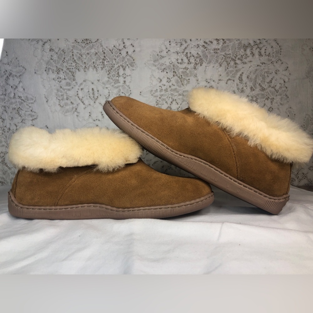 Minnetonka Ankle High Sheepskin Slippers size 8 Womens